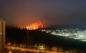 FOTO: V Trnave v Kamennom mlyne vypukol v noci požiar, vidieť ho bolo na kilometre. Na mieste zasahovali hasiči