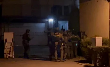 VIDEO: Polícia zasahovala v mestskej časti v Trnave, akcia Hlavička išla po drogovej trestnej činnosti