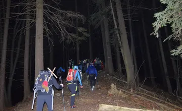Desiatky kilometrov v tme, tichu a modlitbe. Veriaci vyrazia na Extrémnu krížovú cestu