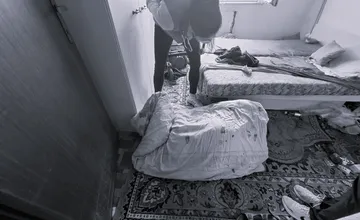 FOTO: V Senici museli hasiči násilne otvoriť byt, vo vnútri našli bezvládne ležať na zemi muža