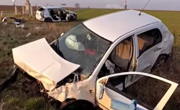 VIDEO: Nehoda pri Jaslovských Bohuniciach si vyžiadala dvoch zranených. Jedného museli hasiči vystrihovať z vozidla