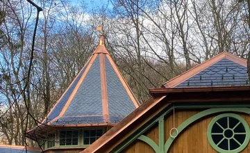 FOTO: Remeselníka Filipa z Paty, ktorý obnovil strechu na bratislavských kúpeľoch na Železnej, zasiahla vážna choroba