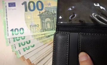 Trnavčan Boris našiel v Modranke zväzok peňazí. Za to, čo urobil, si získal obdiv miestnych