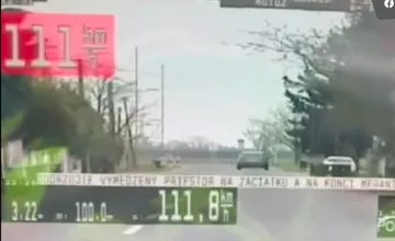 Trnavská polícia pokutovala vodiča Lamborghini a Škody, ktorí si neustrážili nohy na plyne. Ktorého to bude mrzieť viac?
