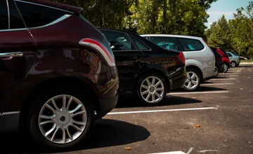 Od pondelka platí v Špíglsáli nová organizácia dopravy. Zároveň sa spúšťa parkovacia zóna N