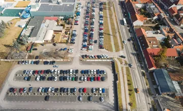 Kde v Trnave zaparkovať pohodlne a za dobrú cenu? Tu je prehľad všetkých záchytných parkovísk, pre rezidentov sú ZDARMA