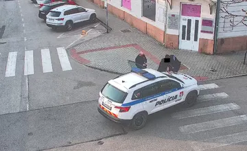 FOTO: Kvôli pár eurovému nákupu v Seredi sa rozhodol kradnúť. Ďaleko však nedošiel, do pár minút ho chytila polícia