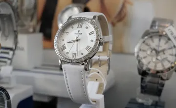 Darček k 1. svätému prijímaniu kúpite v Trnave aj Hlohovci. EMILI ponúka hodinky s hodnotou aj po rokoch