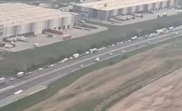 VIDEO: Uzávera D1 pri Bratislave spôsobila dopravný chaos. Vodiči čakali v kolónach aj dve hodiny