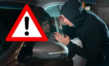 Po Hviezdoslavove a okolí sa pohybuje podozrivý muž, ktorý si obzerá okolité domy. Susedia vyzývajú na poplach