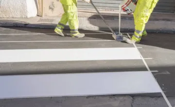 Cesty dostanú nový náter. Galanta začína s obnovou značenia, vodiči majú byť ohľaduplní