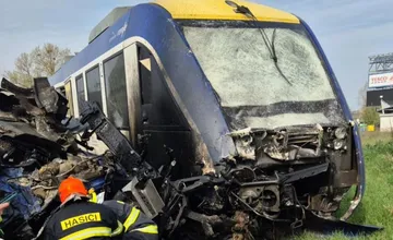 Svedok opísal hrôzu po zrážke vlaku s kamiónom pri Dunajskej Strede. Najprv počul trúbenie, potom prišiel náraz