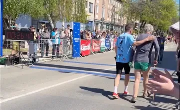 VIDEO: Neuveriteľný výkon v Galante, na štart bežcov sa postavil 91-ročný Dezider, jeho výkon ohúril všetkých