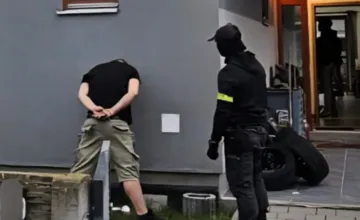 Polícia zasahovala na západom Slovensku v rámci akcie MEDELIN, rozbila drogovú skupinu, zadržala 6 ľudí