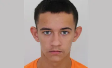 Po 15-ročnom Patrikovi z Dunajskej Stredy sa zľahla zem. Bol v čiernej mikine, ružových teplákoch a Nike teniskách