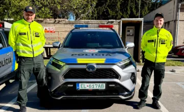 Pohotoví policajti zo Senice pomohli vodičovi v núdzi. Za svoj rýchly zásah si vyslúžili krásnu pochvalu