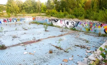 V Banke to poriadne vrie. Obyvatelia spustili petíciu proti výstavbe apartmánov v areáli bývalej Sĺňavy