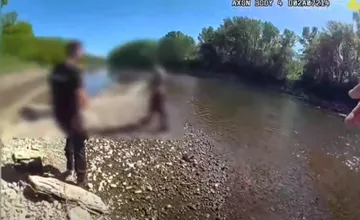 VIDEO: Scény ako z akčného filmu. Pred policajtmi zo Serede najprv unikali v autách, potom sa vrhli do Váhu