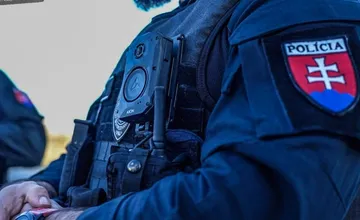 Zásah ÚBOK v okrese Dunajská Streda. Zadržali viaceré osoby, ide o podozrenie z ozbrojovania