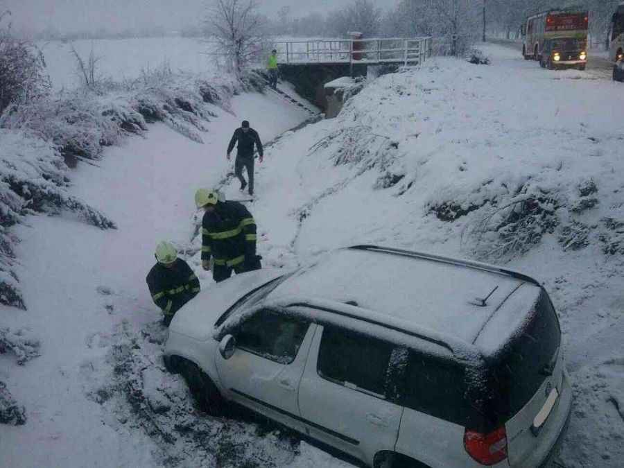 Snehová kalamita zasiahla celé Slovensko, doprava trpí hlavne v Bratislavskom a Trnavskom kraji, foto 1