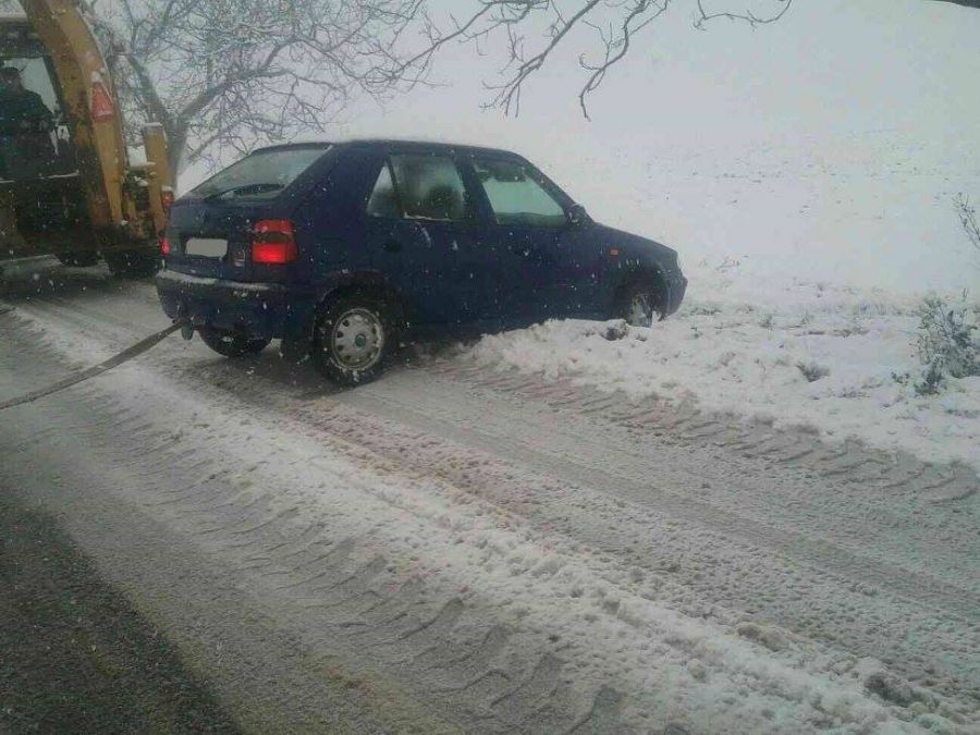 Snehová kalamita zasiahla celé Slovensko, doprava trpí hlavne v Bratislavskom a Trnavskom kraji, foto 11