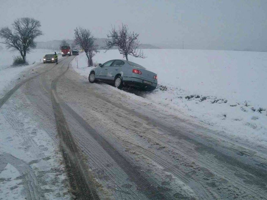 Snehová kalamita zasiahla celé Slovensko, doprava trpí hlavne v Bratislavskom a Trnavskom kraji, foto 12