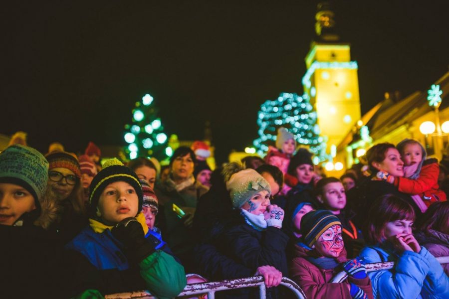 Mikuláš a deti rozžiarili Trnavu, pozrite sa aká krásna atmosféra zavládla v meste 5. decembra, foto 4