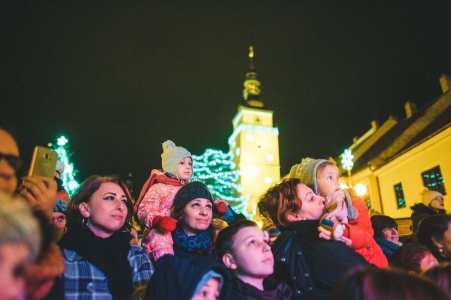 Mikuláš a deti rozžiarili Trnavu, pozrite sa aká krásna atmosféra zavládla v meste 5. decembra, foto 6
