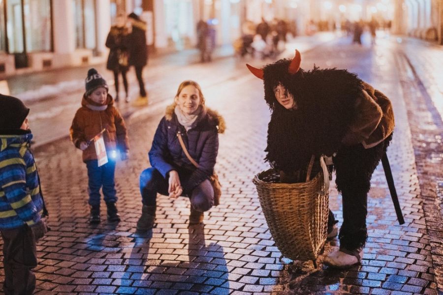 Mikuláš a deti rozžiarili Trnavu, pozrite sa aká krásna atmosféra zavládla v meste 5. decembra, foto 13
