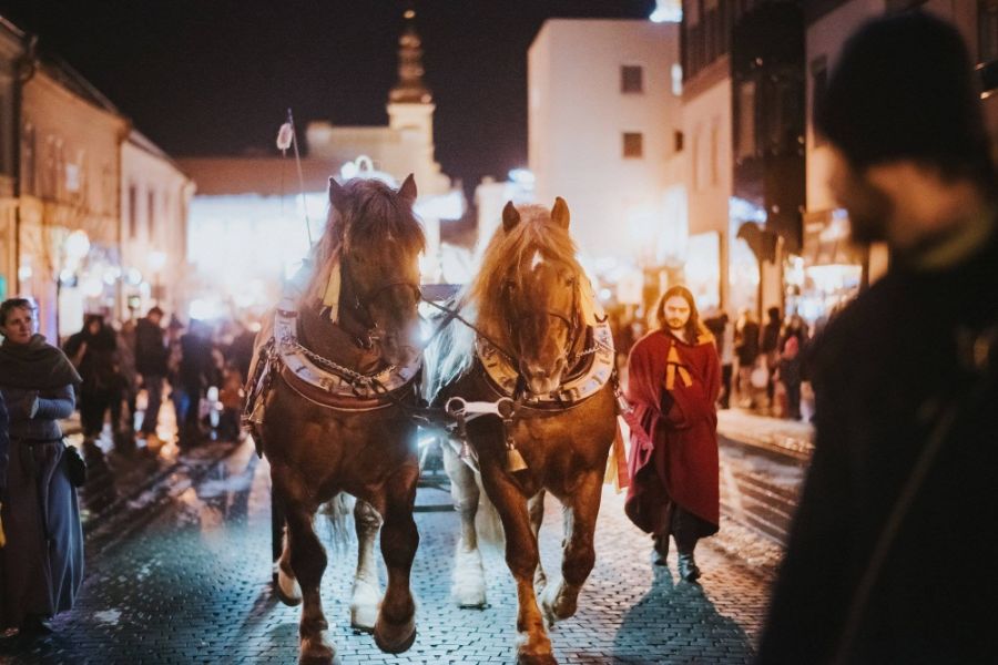 Mikuláš a deti rozžiarili Trnavu, pozrite sa aká krásna atmosféra zavládla v meste 5. decembra, foto 15