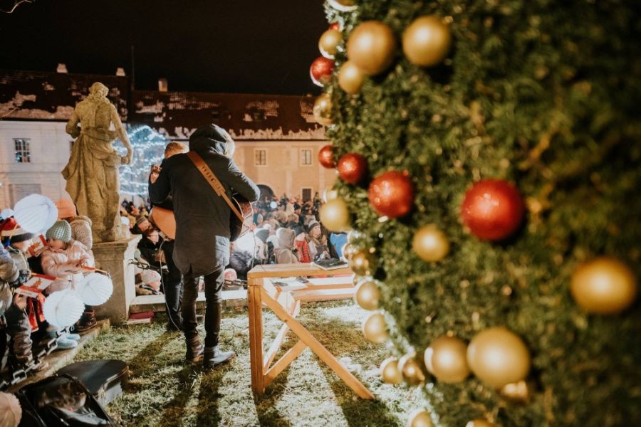 Mikuláš a deti rozžiarili Trnavu, pozrite sa aká krásna atmosféra zavládla v meste 5. decembra, foto 27