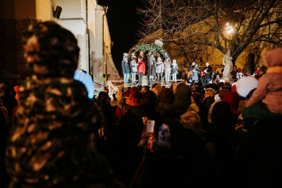 Mikuláš a deti rozžiarili Trnavu, pozrite sa aká krásna atmosféra zavládla v meste 5. decembra, foto 28