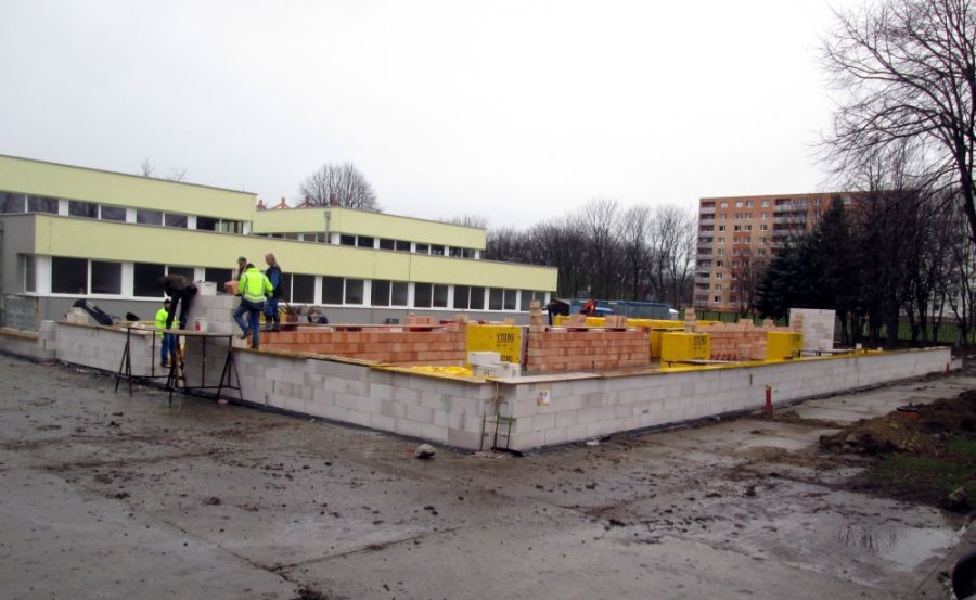 Stavebné práce v areáli ZŠ na Spartakovskej pokračujú, v septembri ich zaplnia noví žiaci, foto 2