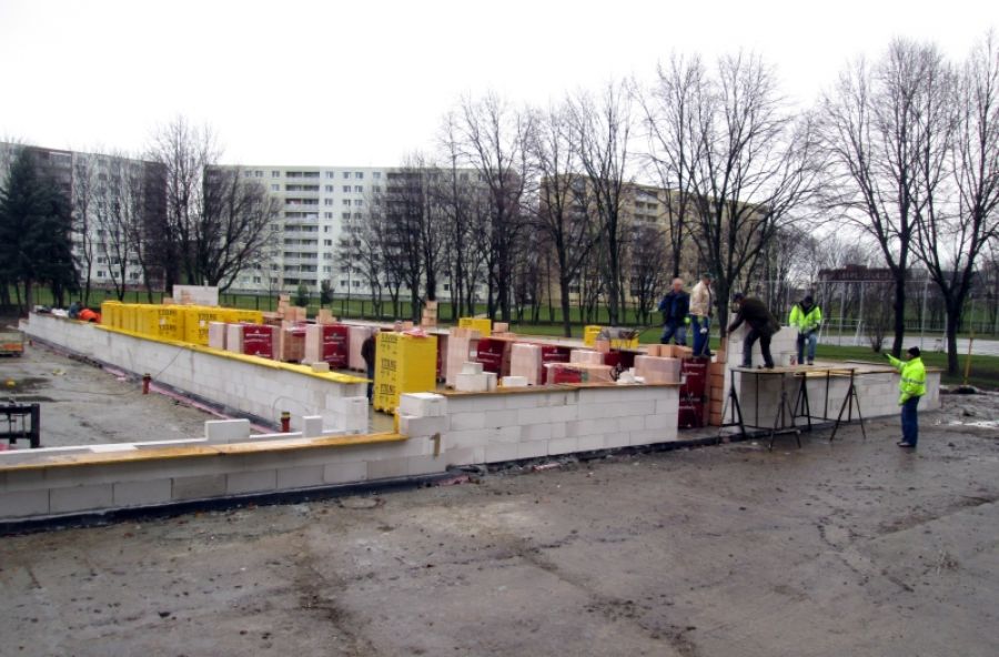 Stavebné práce v areáli ZŠ na Spartakovskej pokračujú, v septembri ich zaplnia noví žiaci, foto 3
