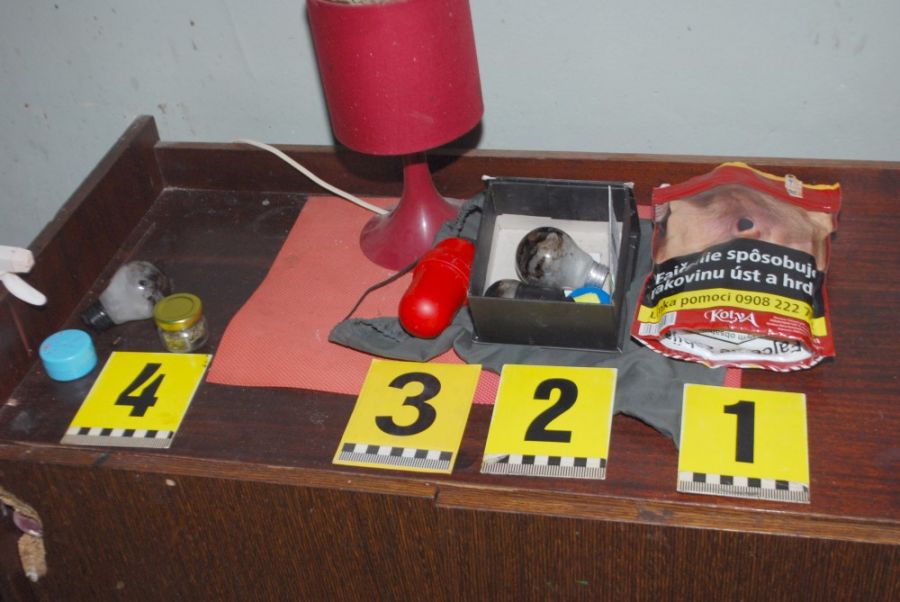 Polícia našla drogy v Jalšovom, pri prehliadke zaistili metamfetamín a konope v hodnote cez 2 tisíc, foto 1