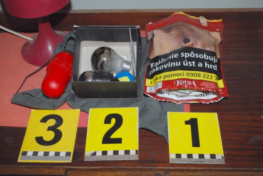 Polícia našla drogy v Jalšovom, pri prehliadke zaistili metamfetamín a konope v hodnote cez 2 tisíc, foto 2