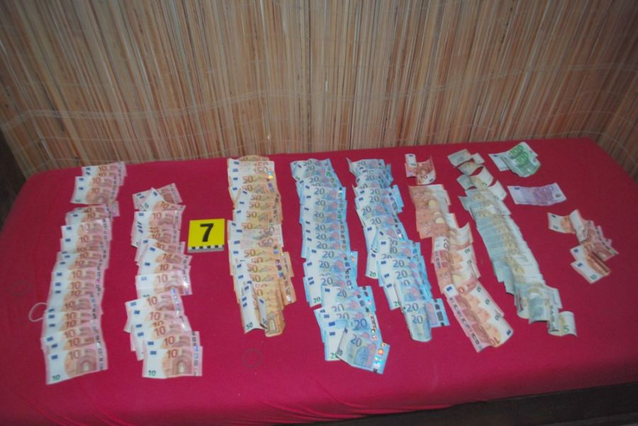 Polícia našla drogy v Jalšovom, pri prehliadke zaistili metamfetamín a konope v hodnote cez 2 tisíc, foto 7