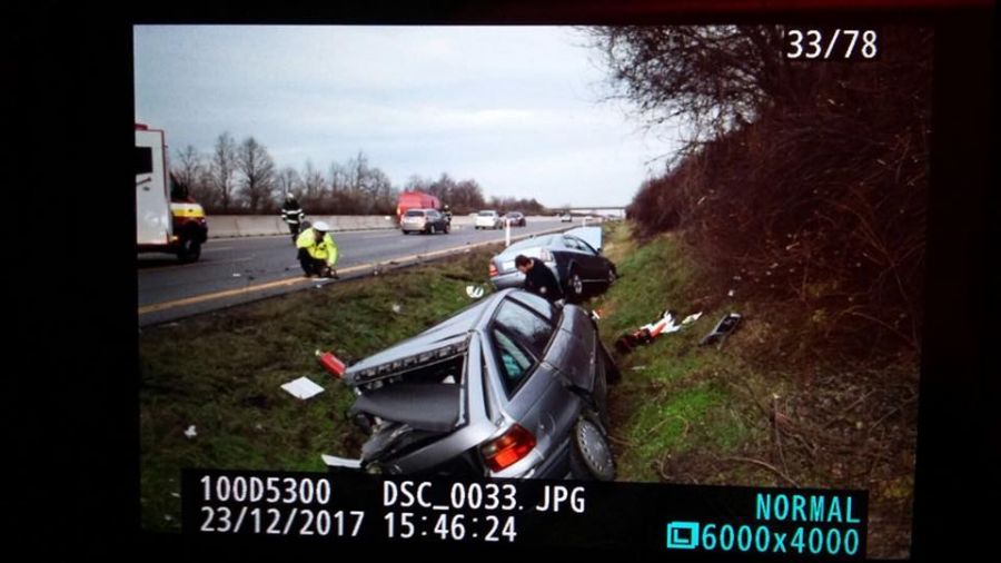Zrážka 3 áut na diaľnici D1 sa skončila tragicky, jeden z vodičov na mieste podľahol zraneniam, foto 1