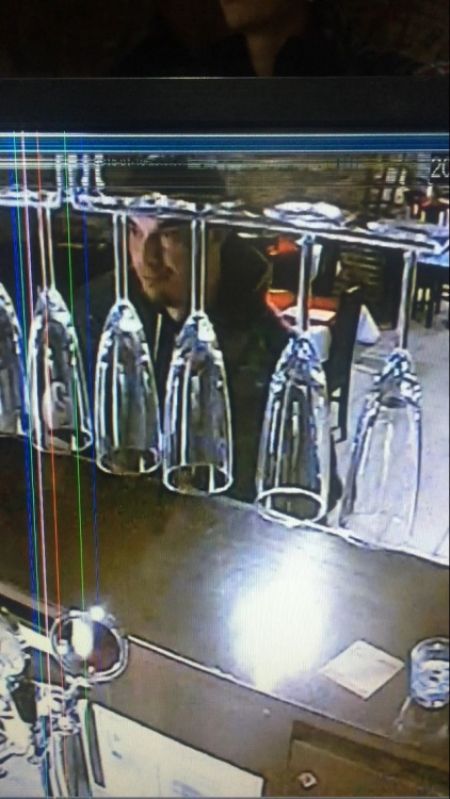 Muž kradol v reštaurácii, zo skrinky za barom odcudzil peňaženku s finančnou hotovosťou 300 eur, foto 3