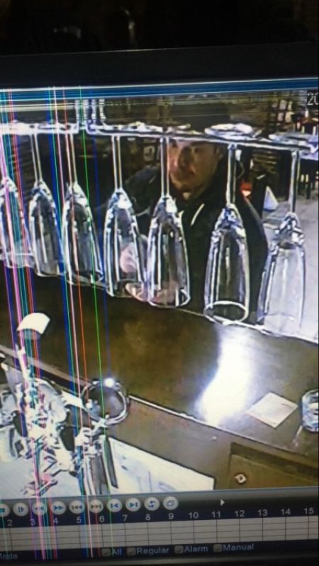 Muž kradol v reštaurácii, zo skrinky za barom odcudzil peňaženku s finančnou hotovosťou 300 eur, foto 4