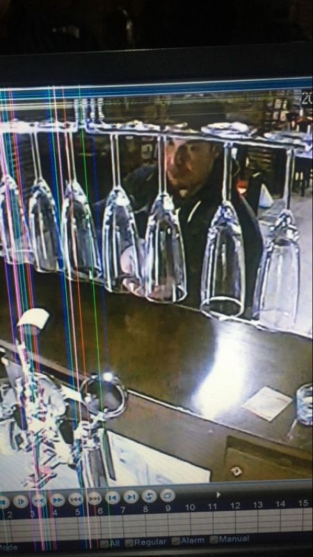 Muž kradol v reštaurácii, zo skrinky za barom odcudzil peňaženku s finančnou hotovosťou 300 eur, foto 5