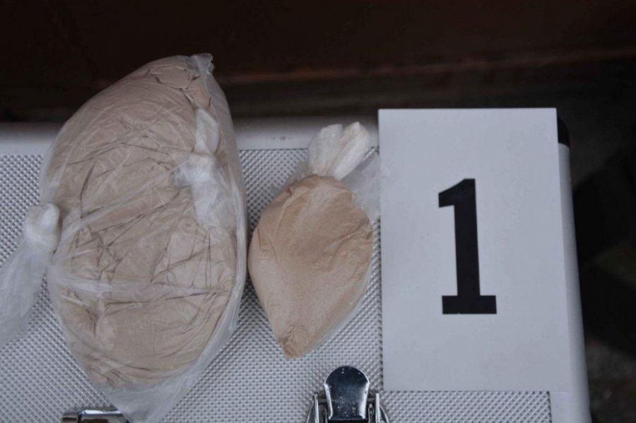 68-ročnému mužovi a ďalším trom osobám hrozí väzenie až 15 rokov, našli u nich heroín za 7 tisíc, foto 6