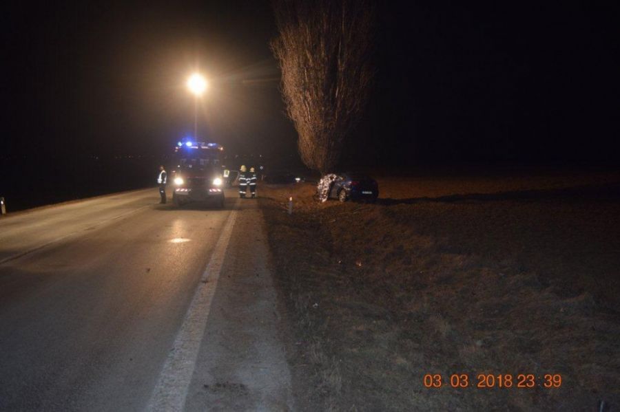 V sobotu, 3. marca, vyhasol život 24-ročného vodiča pri tragickej nehode v okrese Galanta, foto 1