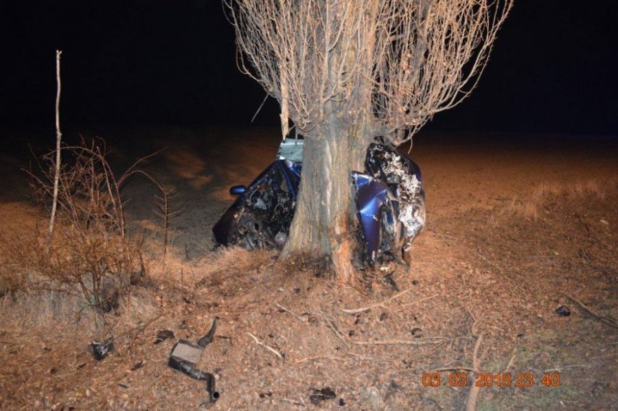 V sobotu, 3. marca, vyhasol život 24-ročného vodiča pri tragickej nehode v okrese Galanta, foto 3