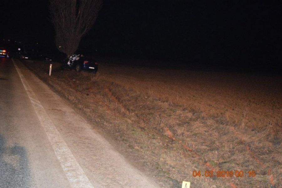 V sobotu, 3. marca, vyhasol život 24-ročného vodiča pri tragickej nehode v okrese Galanta, foto 4