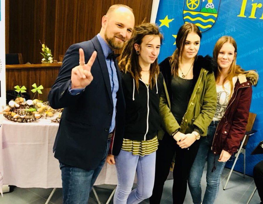 Veľkonočné trhy klientov sociálnych zariadení opäť spríjemnili atmosféru na Úrade TTSK, foto 7