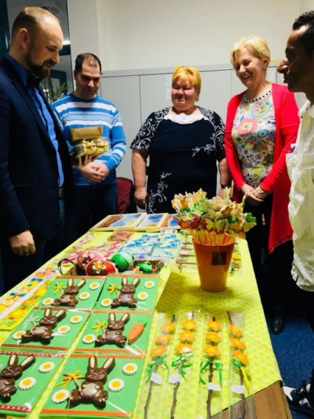 Veľkonočné trhy klientov sociálnych zariadení opäť spríjemnili atmosféru na Úrade TTSK, foto 11