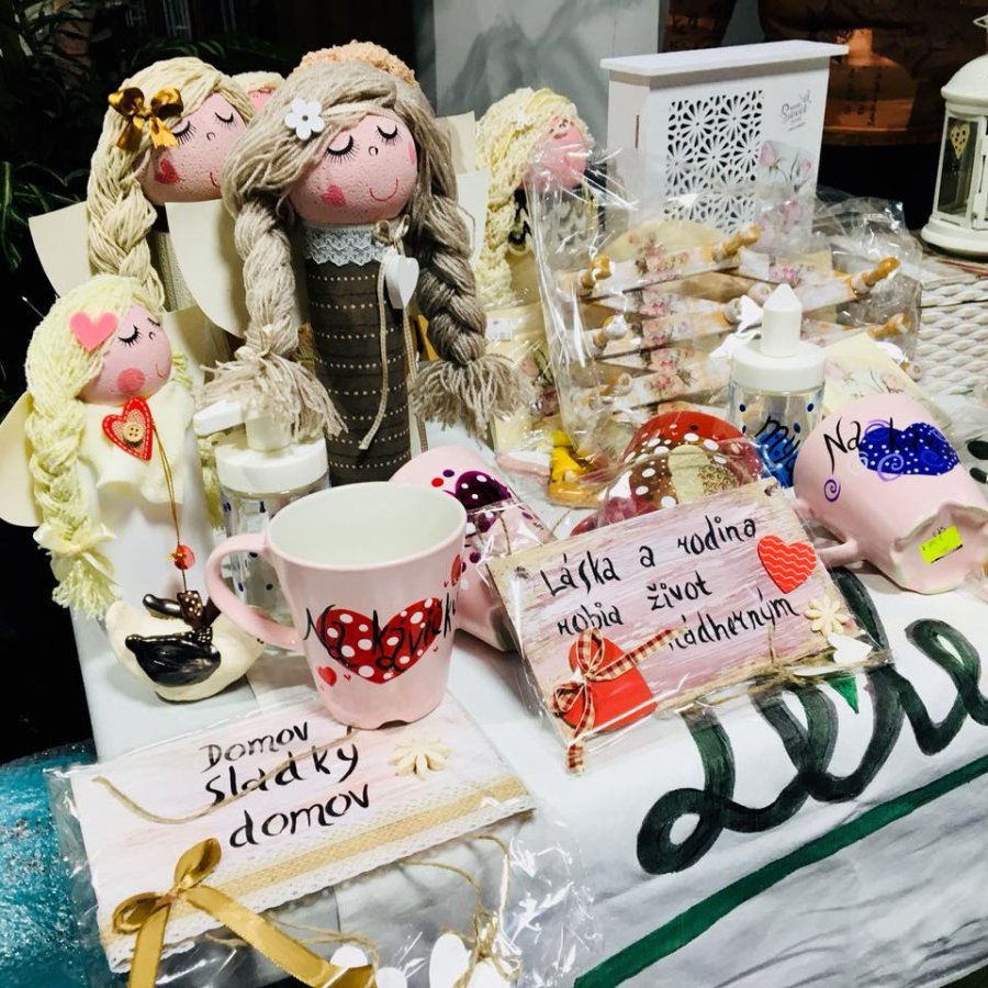 Veľkonočné trhy klientov sociálnych zariadení opäť spríjemnili atmosféru na Úrade TTSK, foto 14
