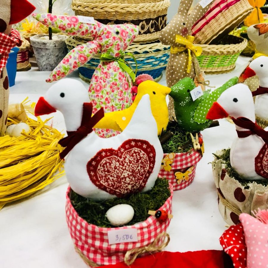 Veľkonočné trhy klientov sociálnych zariadení opäť spríjemnili atmosféru na Úrade TTSK, foto 16