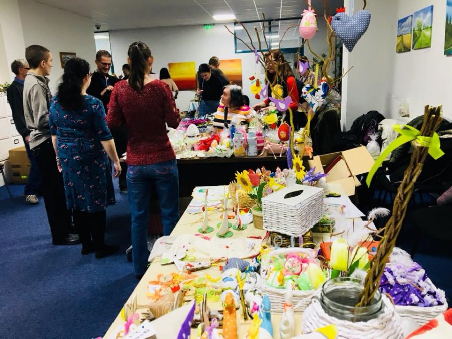 Veľkonočné trhy klientov sociálnych zariadení opäť spríjemnili atmosféru na Úrade TTSK, foto 17